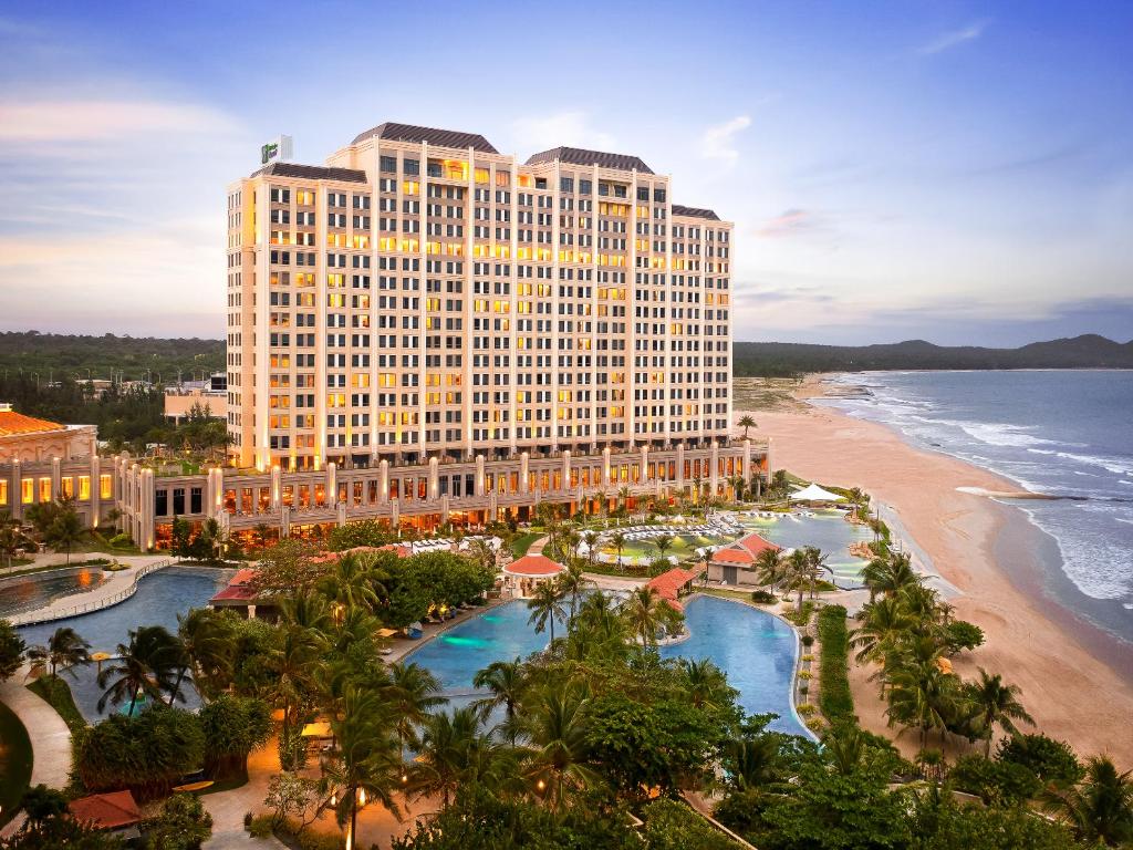 COMBO – HOLIDAY INN HỒ TRÀM 5 SAO