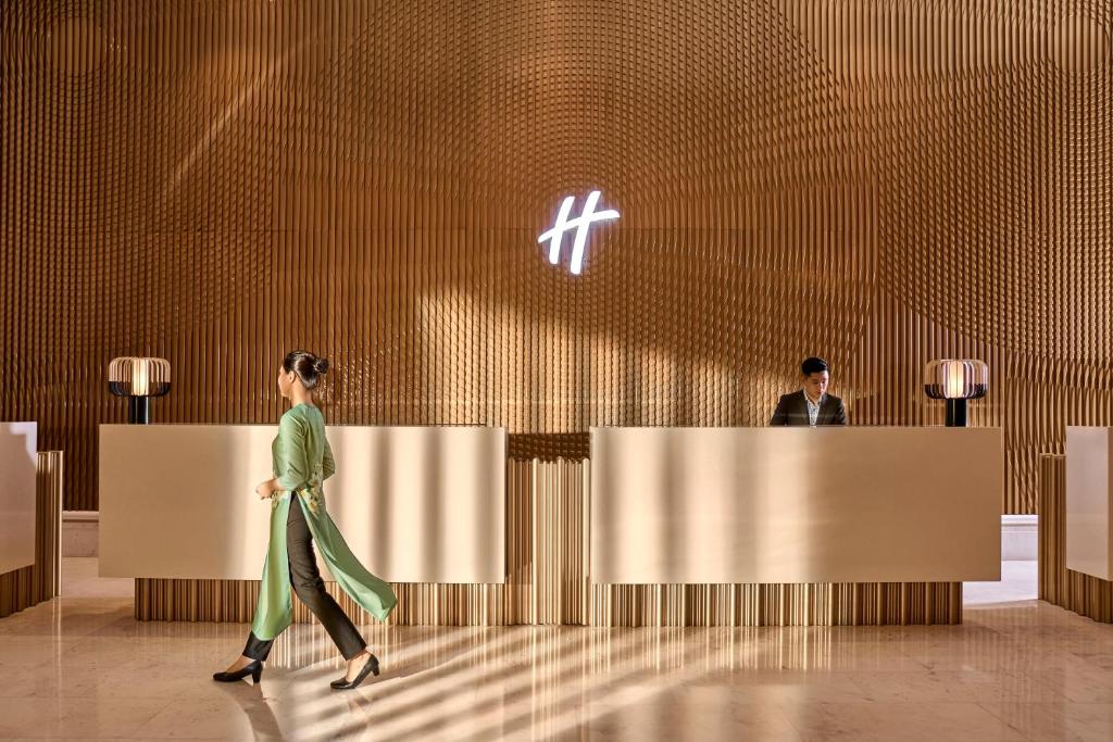 COMBO – HOLIDAY INN HỒ TRÀM 5 SAO