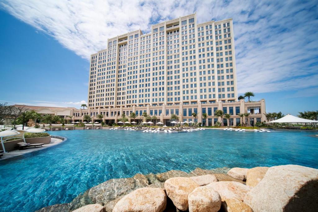 COMBO – HOLIDAY INN HỒ TRÀM 5 SAO