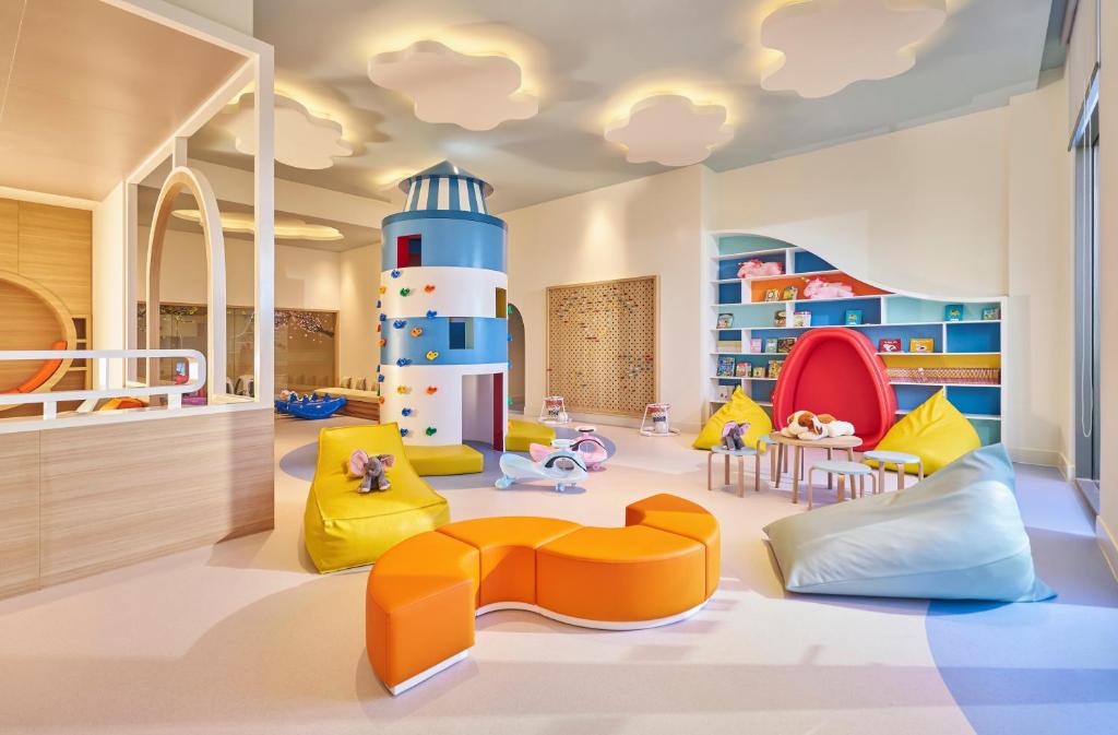 1 King 1 Bunk Family Suite Forest View