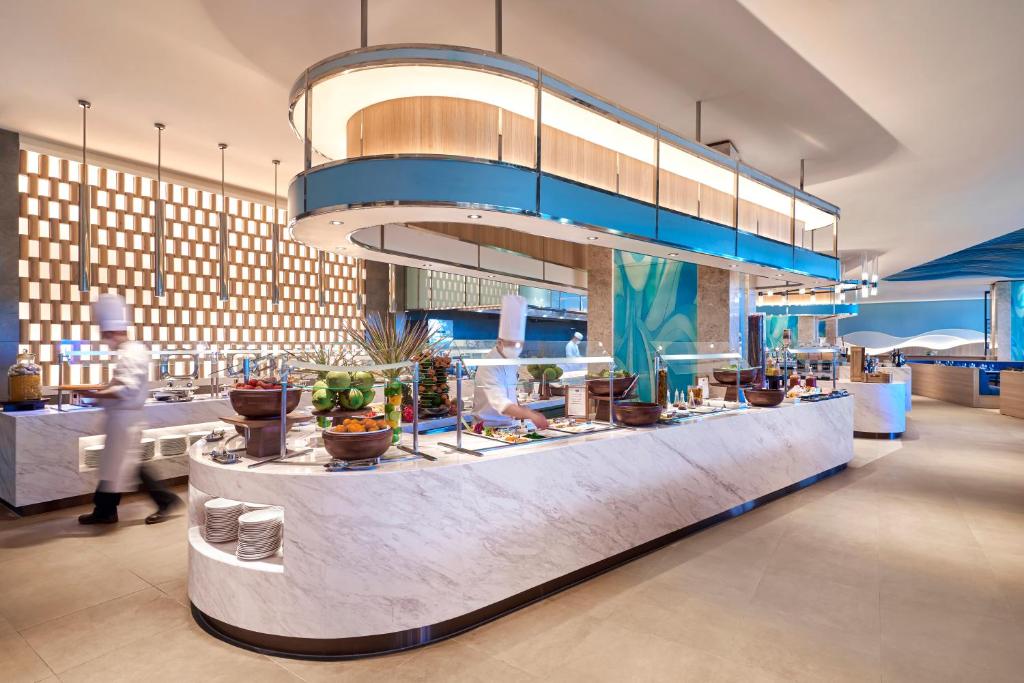 COMBO – HOLIDAY INN HỒ TRÀM 5 SAO