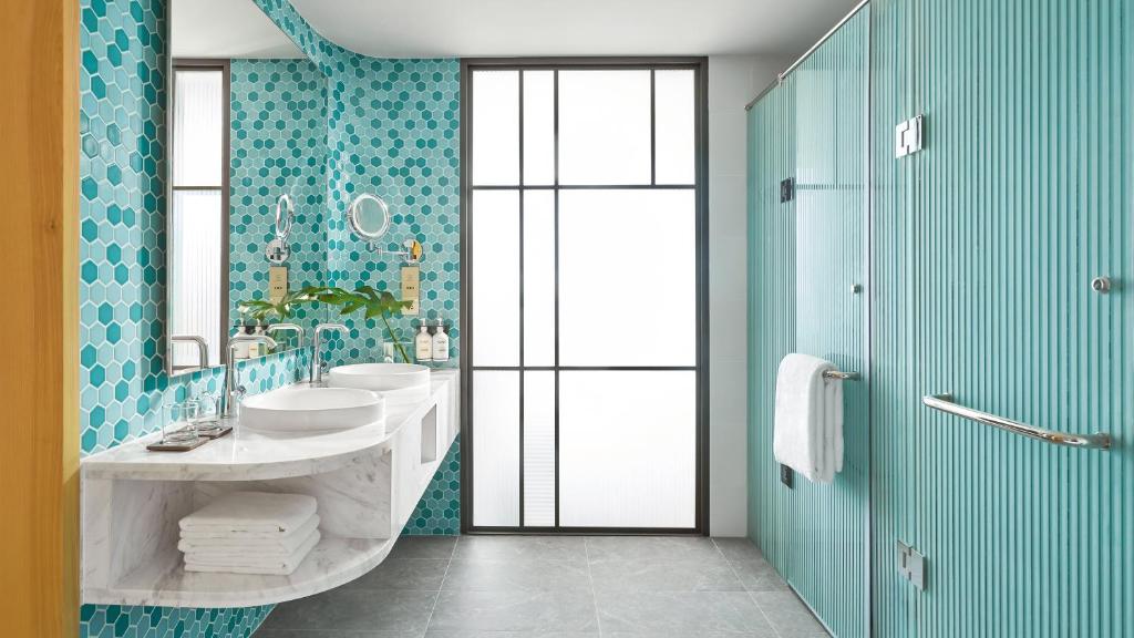 COMBO – HOLIDAY INN HỒ TRÀM 5 SAO