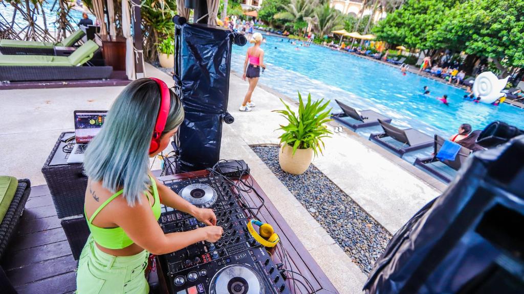 InterContinental Grand Hồ Tràm Resort (Combo xe đưa đón)