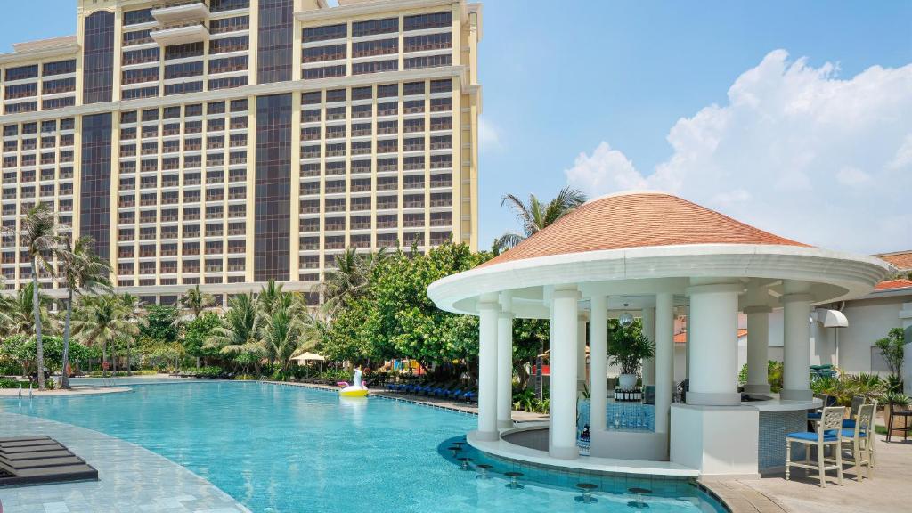 InterContinental Grand Hồ Tràm Resort (Combo xe đưa đón)