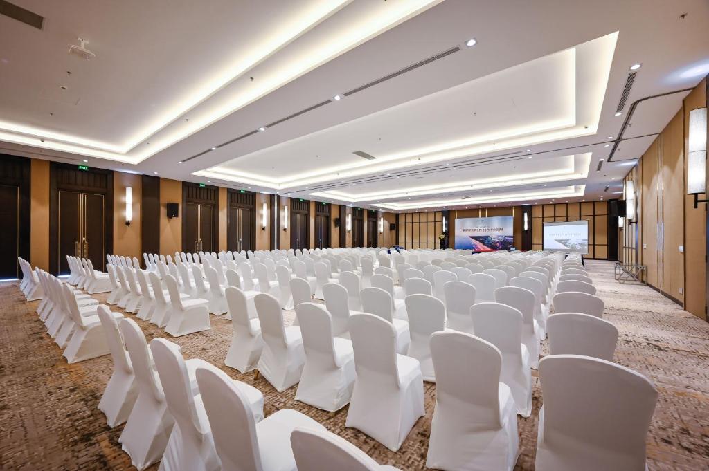 Emerald Hồ Tràm Beach Resort