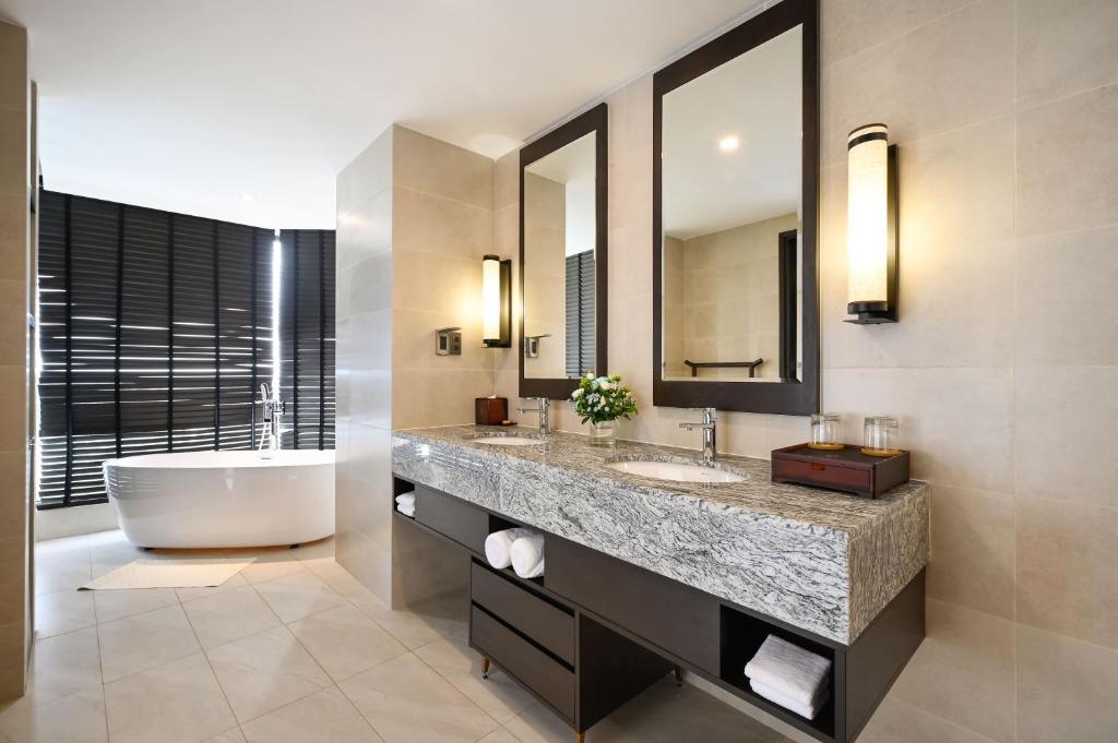 Emerald Hồ Tràm Beach Resort