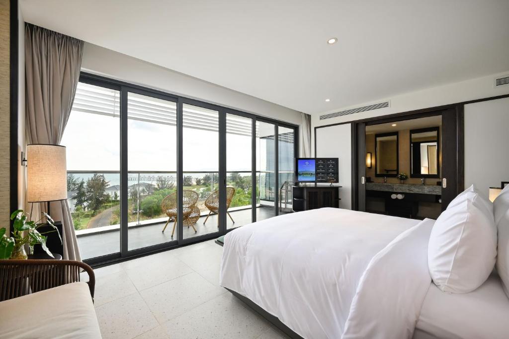 Emerald Hồ Tràm Beach Resort