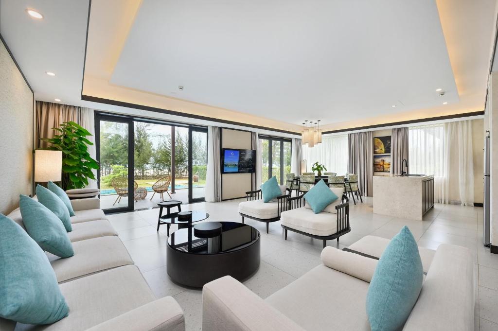 Emerald Hồ Tràm Beach Resort