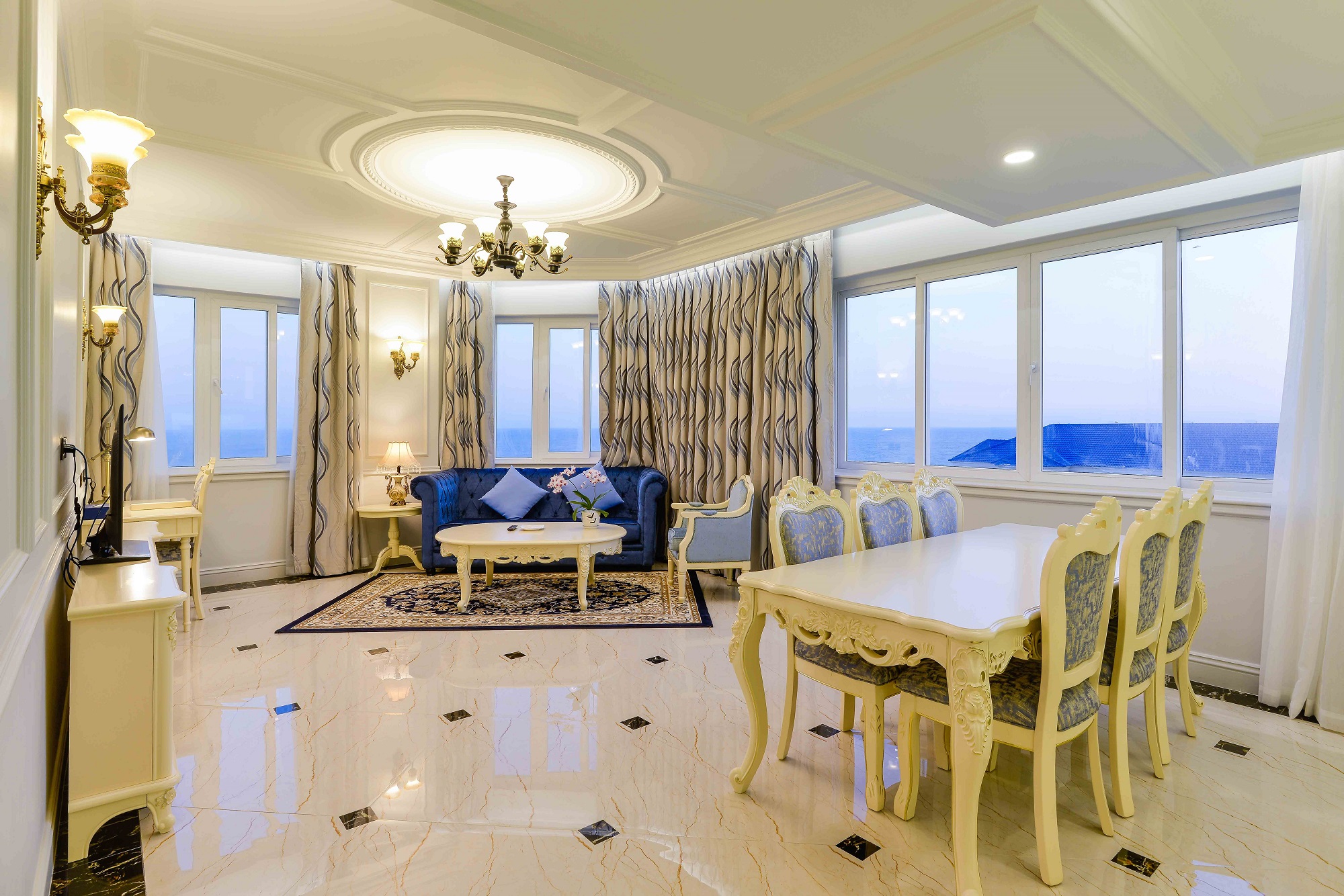CONDO EXECUTIVE SUITE FAMILY