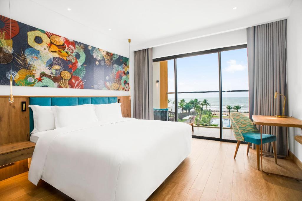 COMBO – HOLIDAY INN HỒ TRÀM 5 SAO