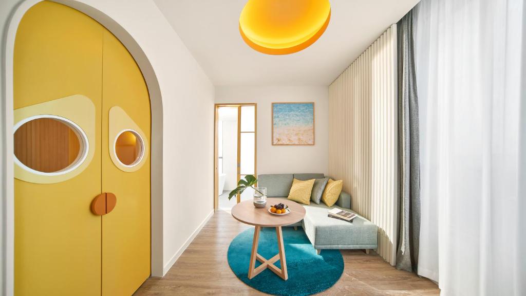 COMBO – HOLIDAY INN HỒ TRÀM 5 SAO