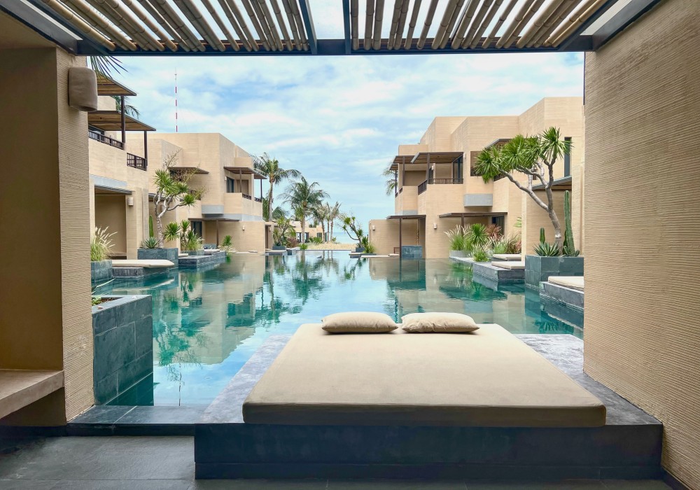 Phòng PREMIER POOL ACCESS SEA VIEW