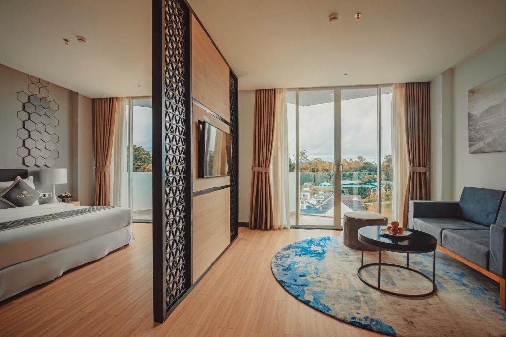 GOLF VALLEY HOTEL