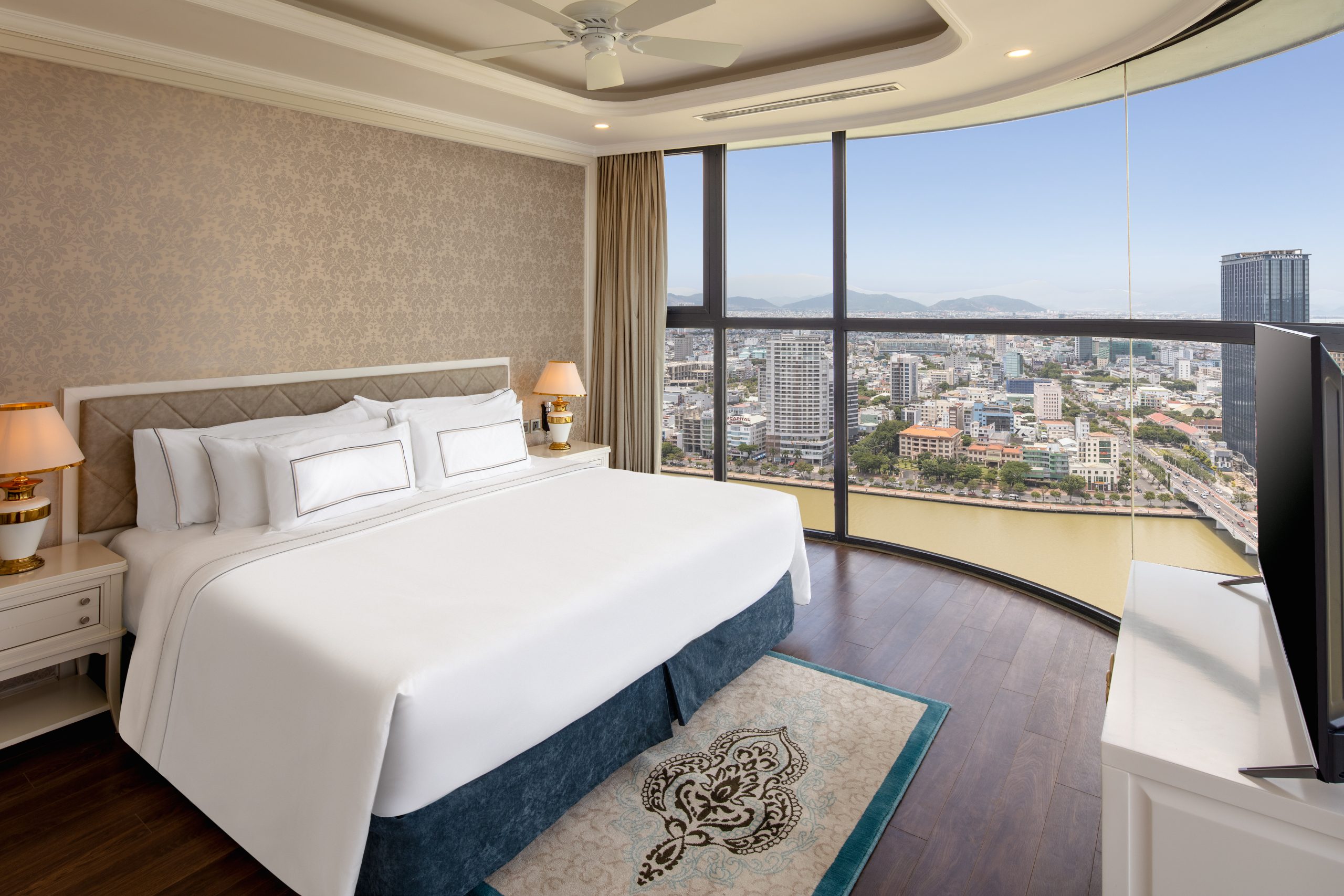 Phòng SUITE PANORAMIC - RIVERFRONT VIEW