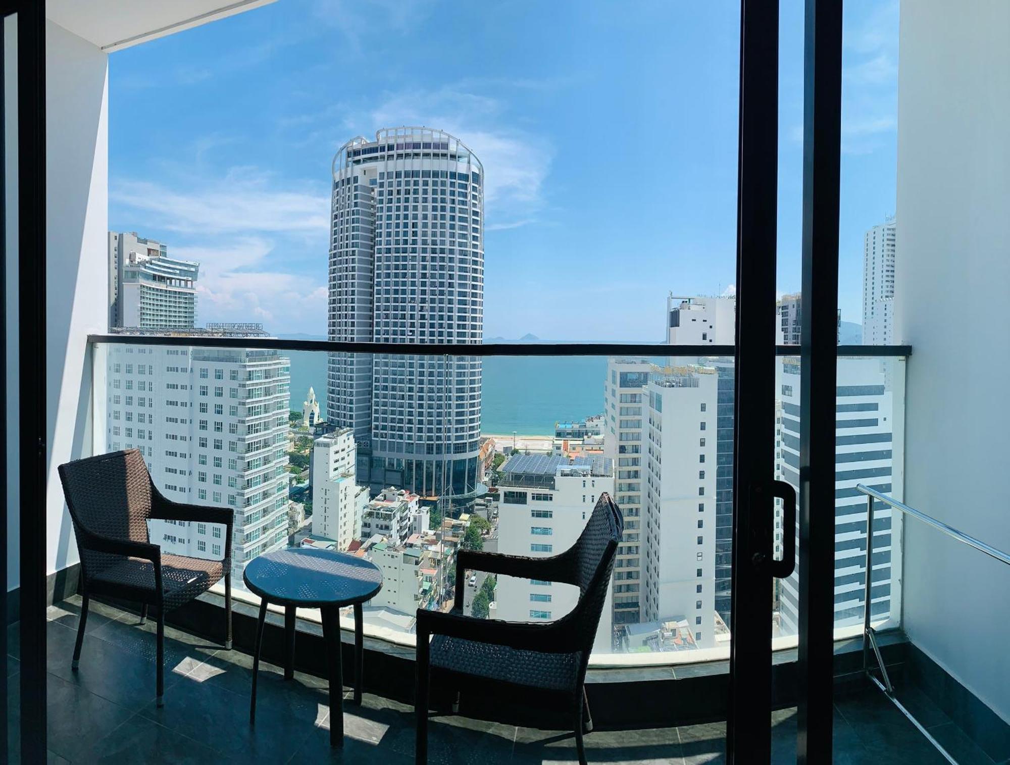 Phòng DELUXE TWIN/DOUBLE (Sea View)