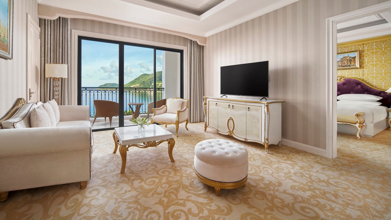 EXECUTIVE SUITE GARDEN VIEW
