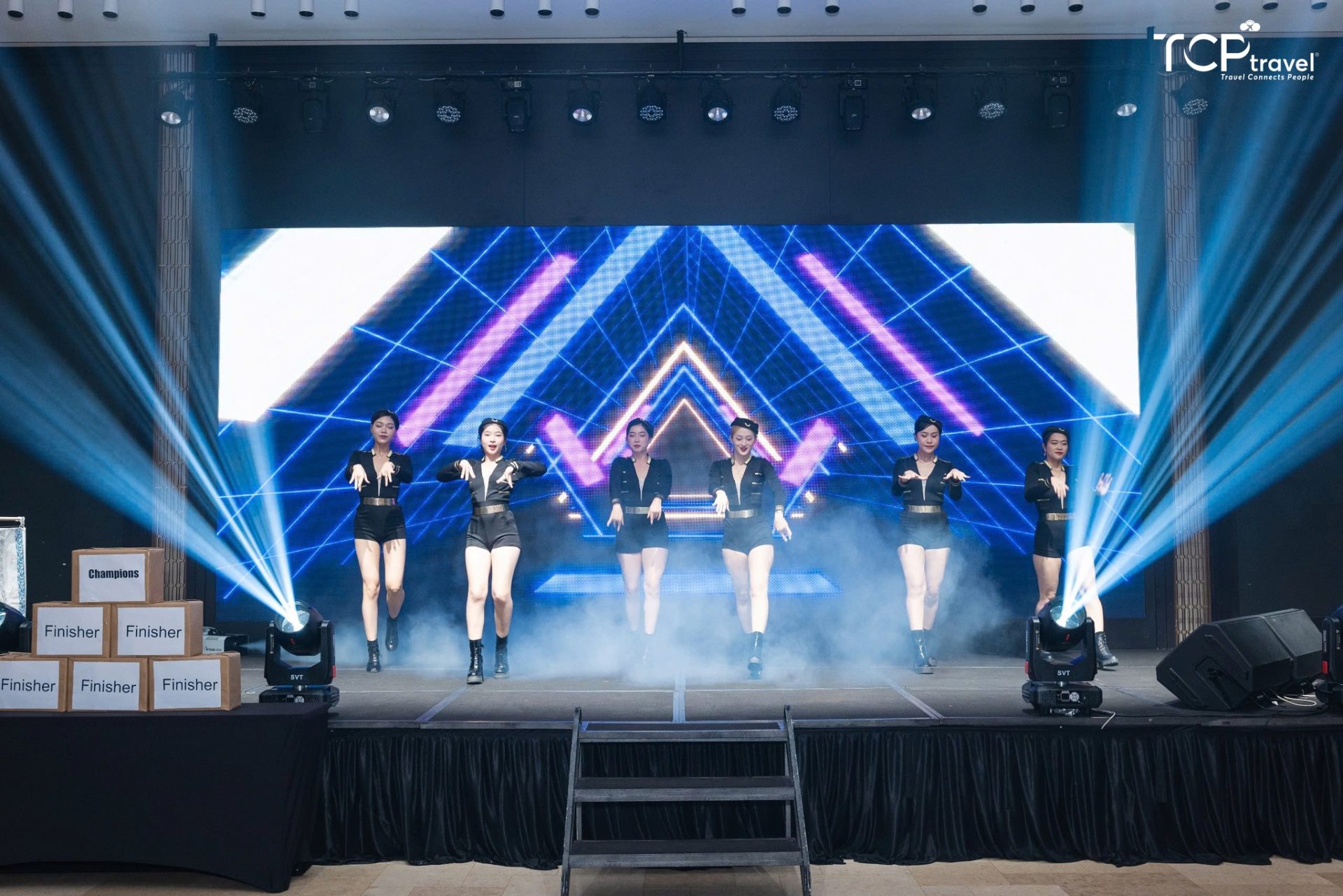 TEAMBUILDING TREKKING – NÚI TÀ CÚ & MŨI NÉ 2N1Đ