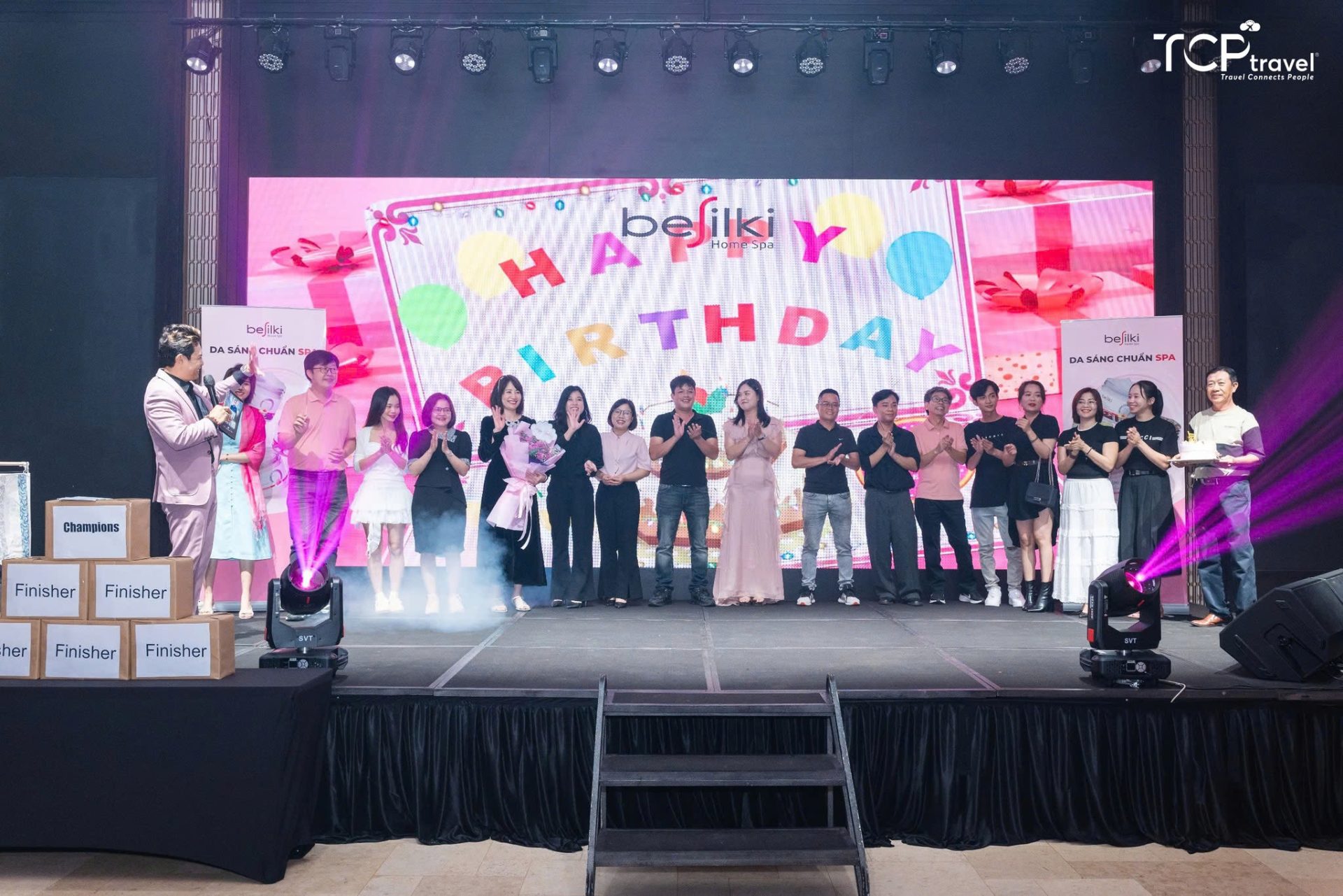 TEAMBUILDING TREKKING – NÚI TÀ CÚ & MŨI NÉ 2N1Đ